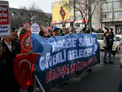 "HERKESE SAĞLIK GÜVENLİ GELECEK HAKKI İÇİN" YÜRÜYÜŞ VE BASIN AÇIKLAMASI
