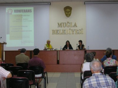 MUĞLA KONAKALTI KÜLTÜR MERKEZİNDE, MUĞLA ENERJİ VERİMLİLİĞİ PLATFORMUNCA AB ENERJİ POLİTİKALARI, VERİMLİLİK VE ALTERNATİF ENERJİ KAYNAKLARI KONULU PANEL DÜZENLENMİŞTİR.