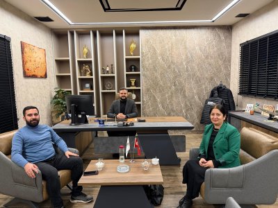 ŞUBE YÖNETİM KURULU BAŞKANIMIZ İSLİM ARIKAN VE YÖNETİM KURULU ÜYEMİZ MEHMET KAYA, ŞUBE ÜYEMİZ VE YÜCELTEK ENERJİ YÖNETİM KURULU BAŞKANI SN. YÜCEL ÇAYCI VE FİRMADA ÇALIŞAN DEĞERLİ MESLEKTAŞLARIMIZI ZİYARET ETTİLER.
