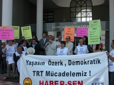 TRT ÇALIŞANLARI RTÜK ÖNÜNDE BASIN AÇIKLAMASI YAPTI