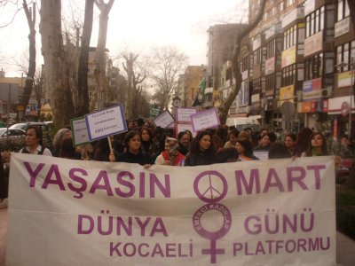 8 MART DÜNYA EMEKÇİ KADINLAR GÜNÜ YÜRÜYÜŞLE KUTLANDI
