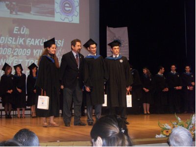  EGE ÜNİVERSİTESİ MEZUNİYET TÖRENİ YAPILDI