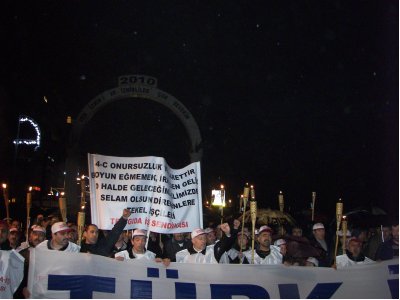 TEKEL İŞÇİLERİ İÇİN MEŞALELİ YÜRÜYÜŞ