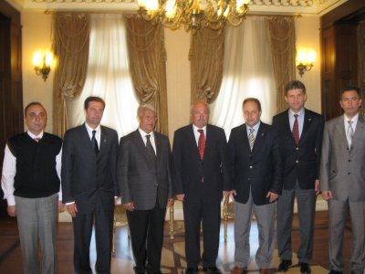 ŞUBE YÖNETİM KURULUMUZ, 23.03.2010 TARİHİNDE ANTALYA VALİSİ SN. ALAADDİN YÜKSEL'İ ZİYARET ETTİ.